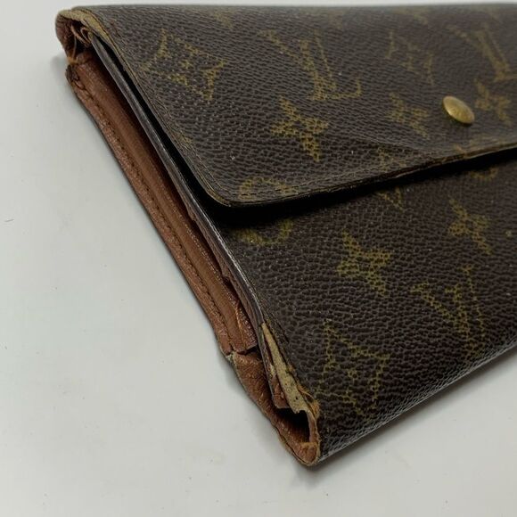 Authentic Louis Vuitton Monogram Sarah Wallet - Picture 3 of 14